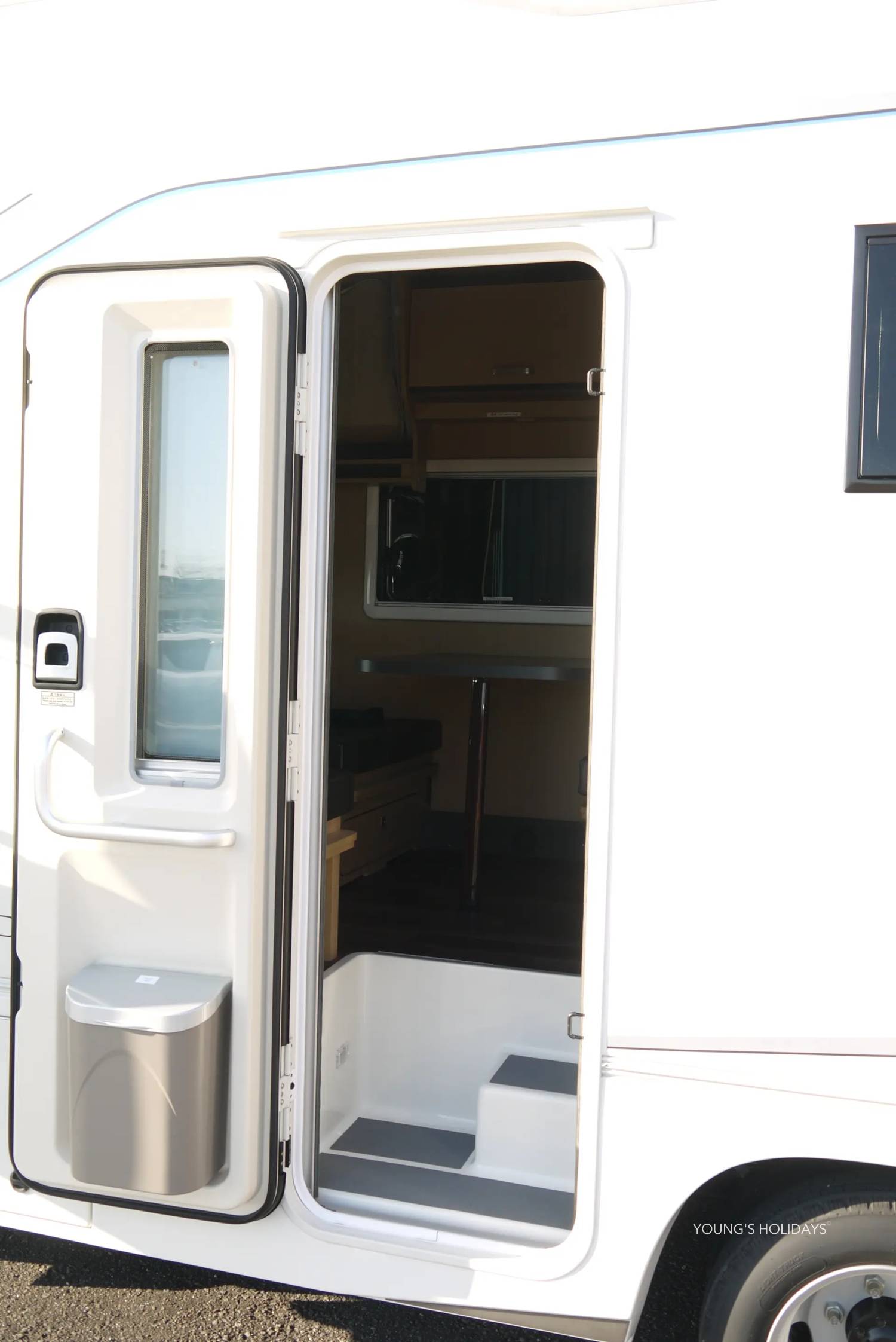 【New Chitose Airport】Japan Hokkaido Caravan Rantal Experience (C-Corde Bunks)