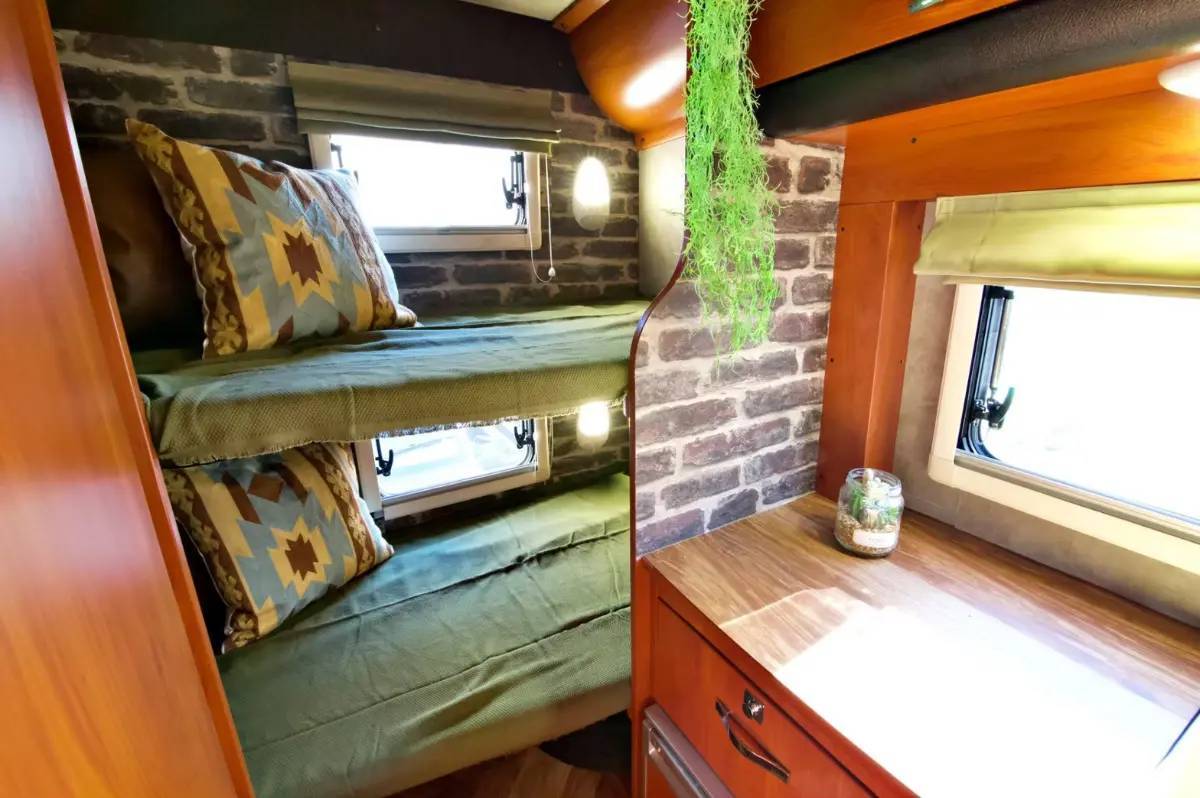 【Hokkaido】Japan 6ppl RV Caravan 24 hours Rental Experience(JSM-Northern Trail)