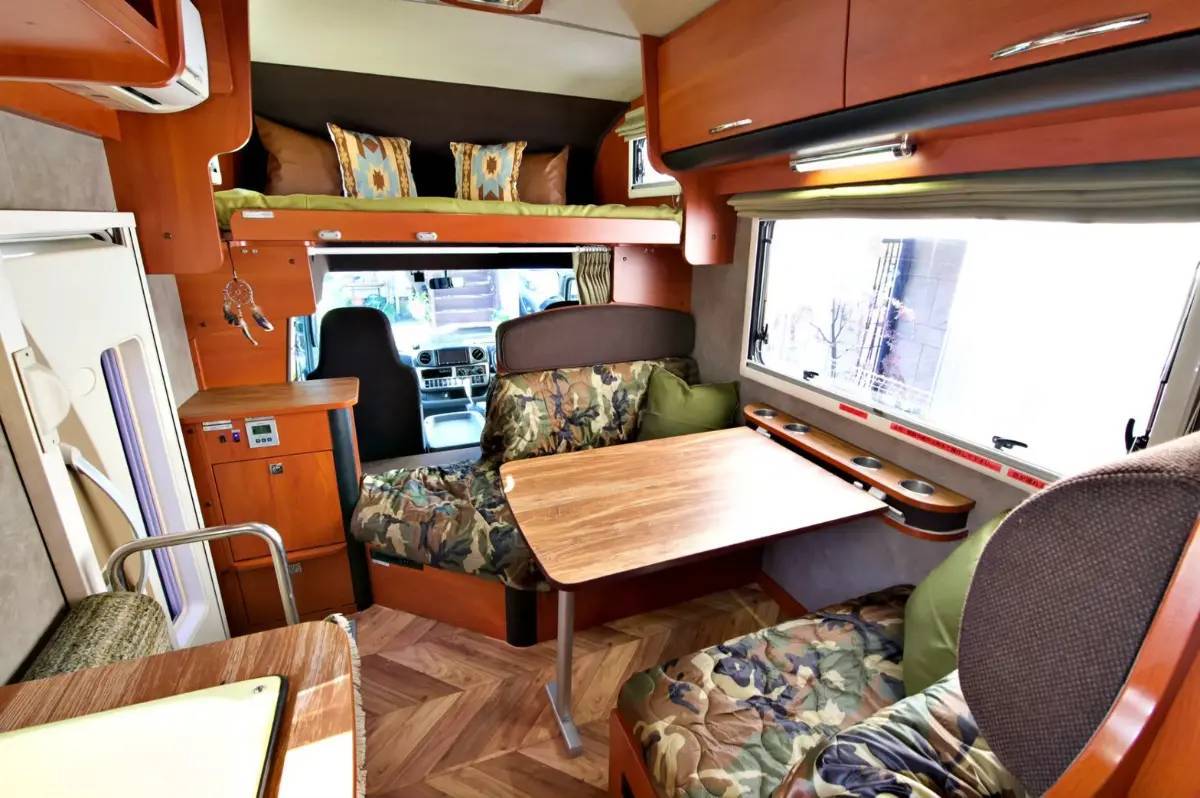 【Hokkaido】Japan 6ppl RV Caravan 24 hours Rental Experience(JSM-Northern Trail)