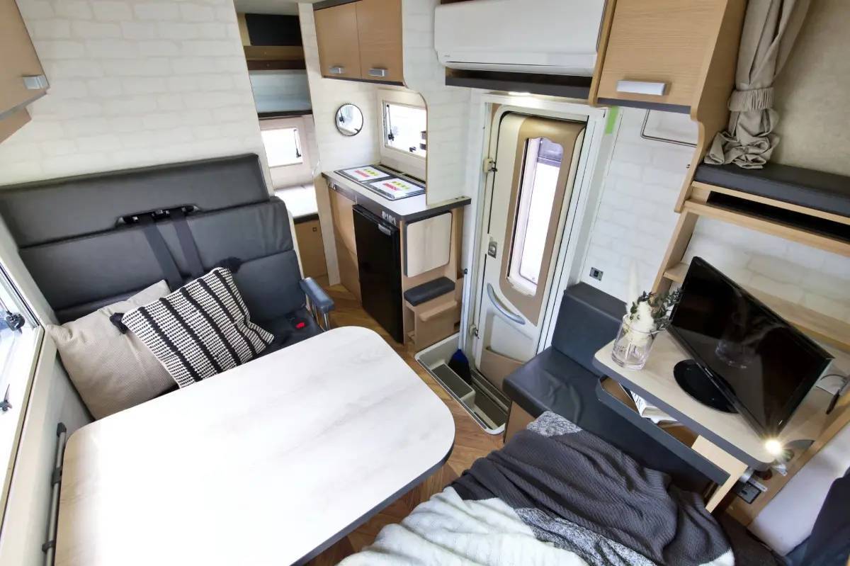 【Hokkaido】Japan 6ppl RV Caravan 24 hours Rental Experience(JSM-Sentec)