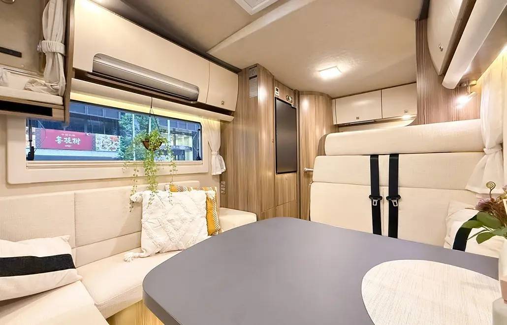 【Hokkaido】Japan 6ppl RV Caravan 24 hours Rental Experience(JSM-Kamuy)