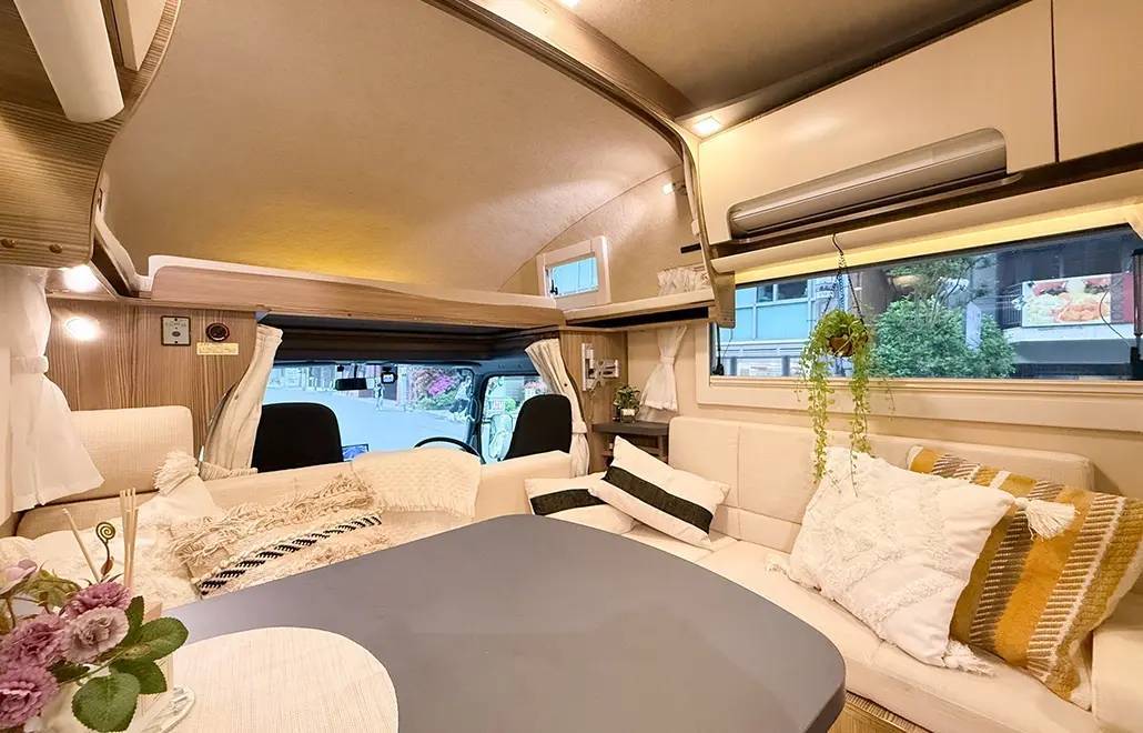 【Hokkaido】Japan 6ppl RV Caravan 24 hours Rental Experience(JSM-Kamuy)