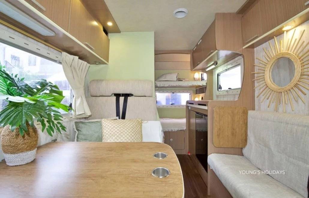 【Hokkaido】Japan 6ppl RV Caravan 24 hours Rental Experience(JSMB)