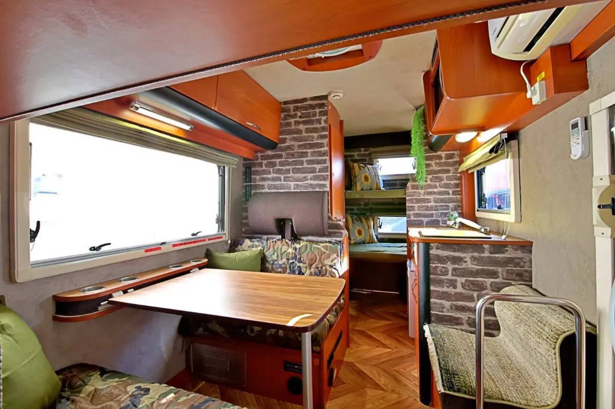【Hokkaido】Japan 6ppl RV Caravan 24 hours Rental Experience(JSM-Northern Trail)