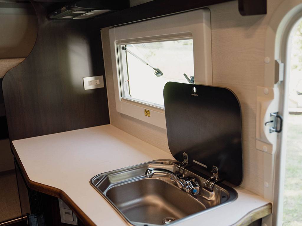 【New Chitose Airport】Japan Hokkaido RV Caravan Rental Experience(DS-Regard NEO)