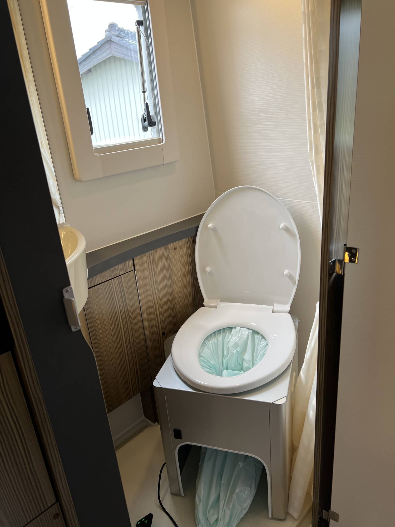 【Narita Airport】Japan Tokyo Caravan 24 hours Rental Experience(VT-ZiL 520)