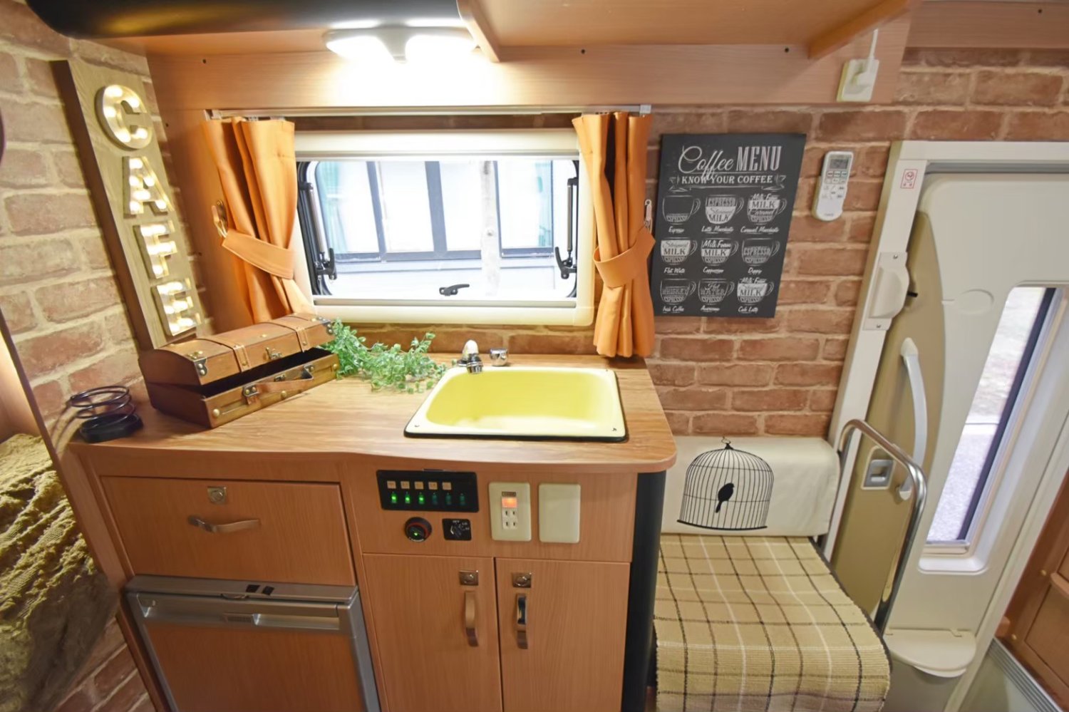 【Hokkaido】Japan 6ppl RV Caravan 24 hours Rental Experience(JSMC)