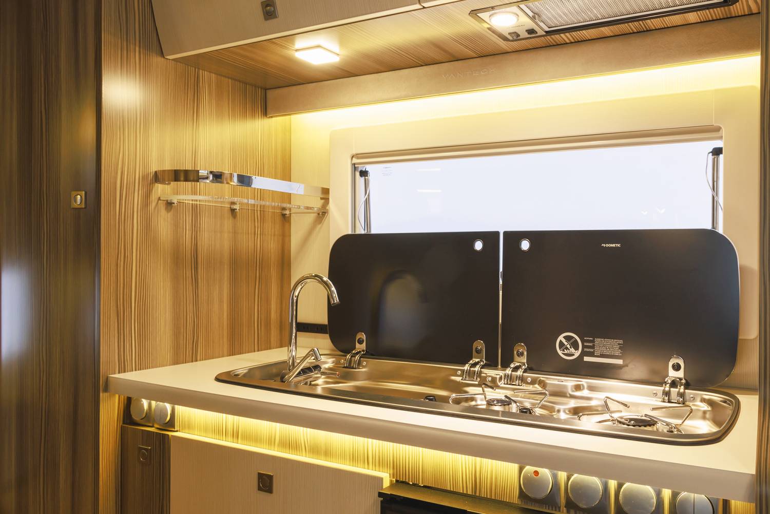 【Narita Airport】Japan Tokyo Caravan 24 hours Rental Experience(VT-ZiL 520)