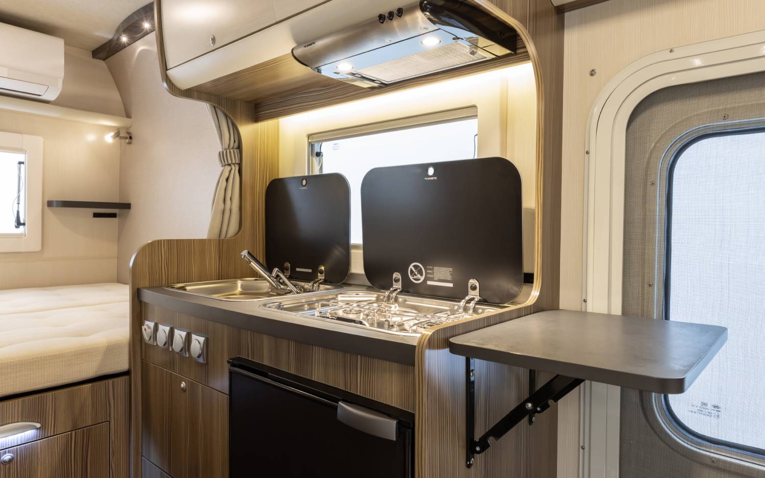 【Narita Airport】Japan Tokyo Caravan 24 hours Rental Experience(VT-ZiL Noble)
