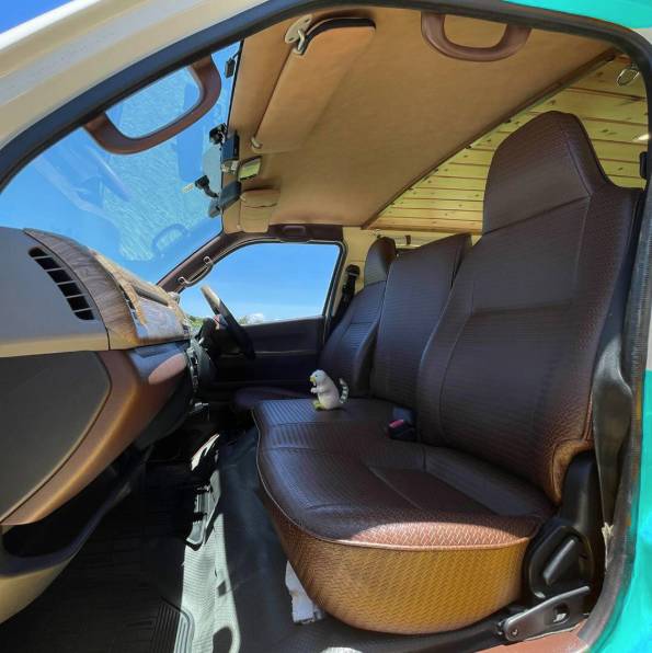 【Okinawa】Japan Rental 6 People Compact Caravan 24hrs RV Road Trip Experience (AW-Mint Hi-Ace)