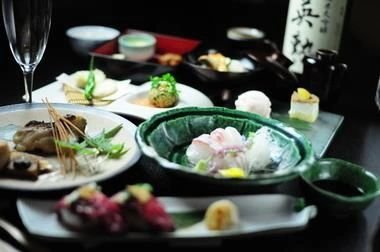 【Private Charter】Osaka 10-Hour Customized Cherry Blossom Viewing and Fruit Picking Tour to Kobe/Nara with Chinese-speaking Driver (7/10 Passenger Vehicle)