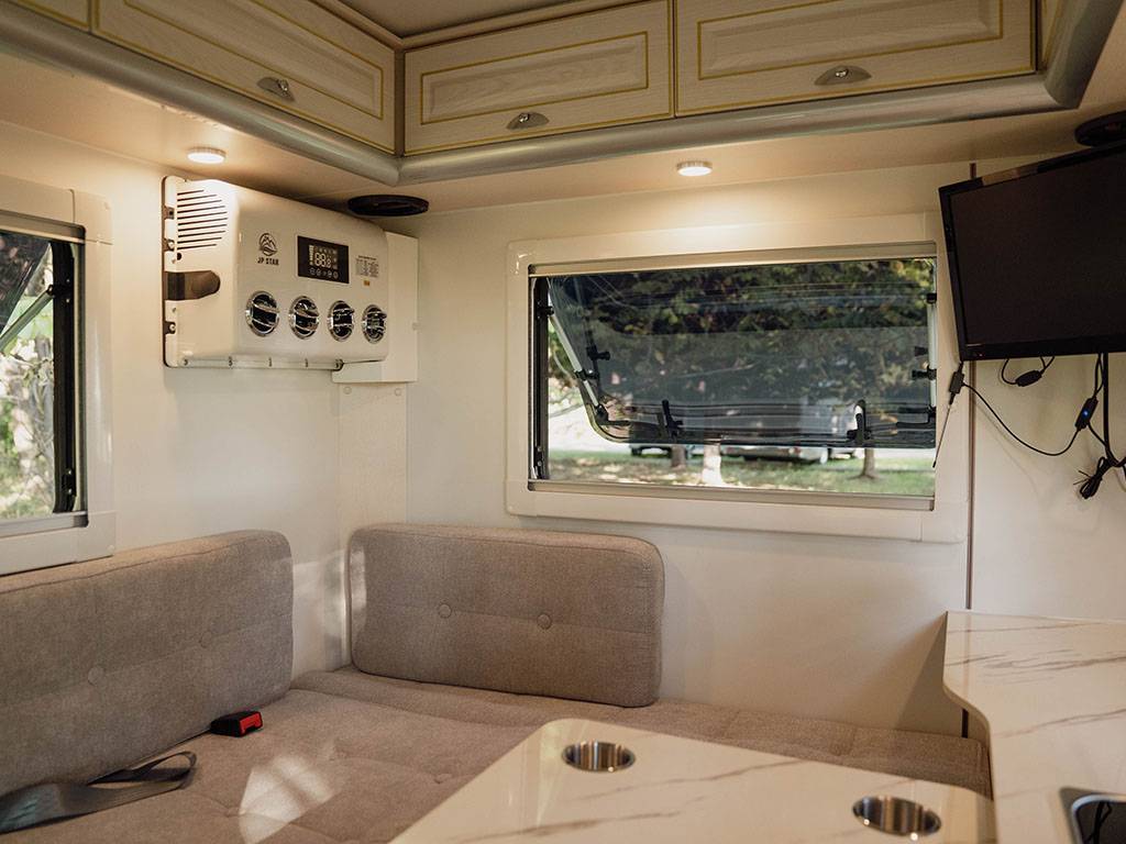 【New Chitose Airport】Japan Hokkaido RV Caravan Rental Experience(DS-Happy1)