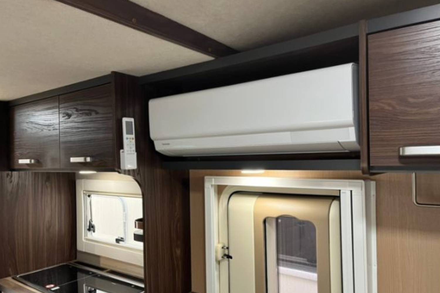 【Tokyo】Japan Rental Caravan RV Road Trip Experience (Robinson B66)