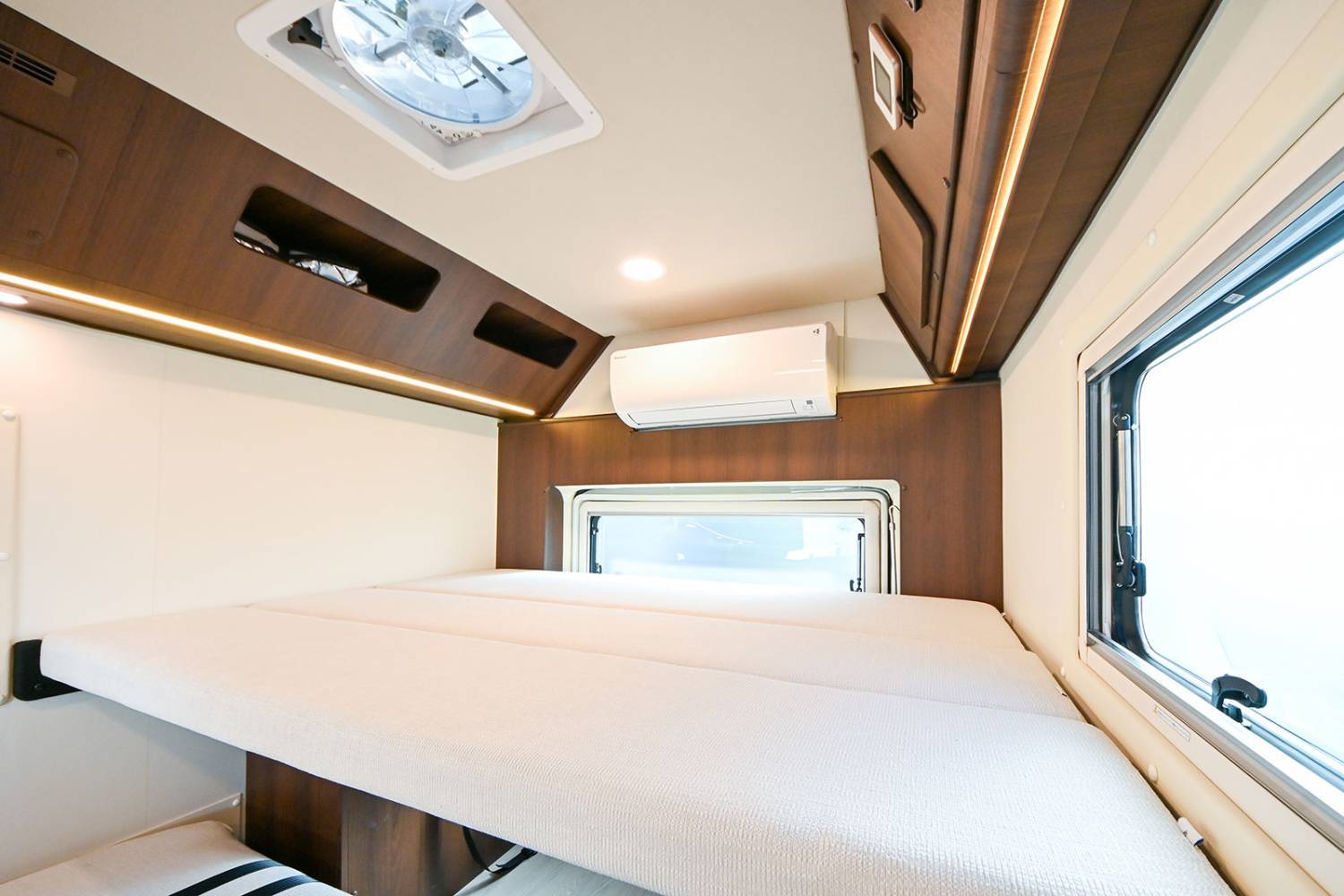 【Osaka】Japan Kansai Caravan RV Road Trip Experience (C-Robinson AI)