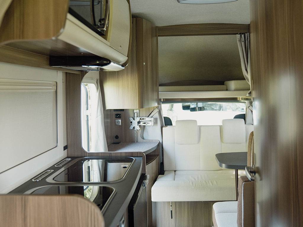 【New Chitose Airport】Japan Hokkaido RV Caravan Rental Experience(DS-ZIl Nobel)