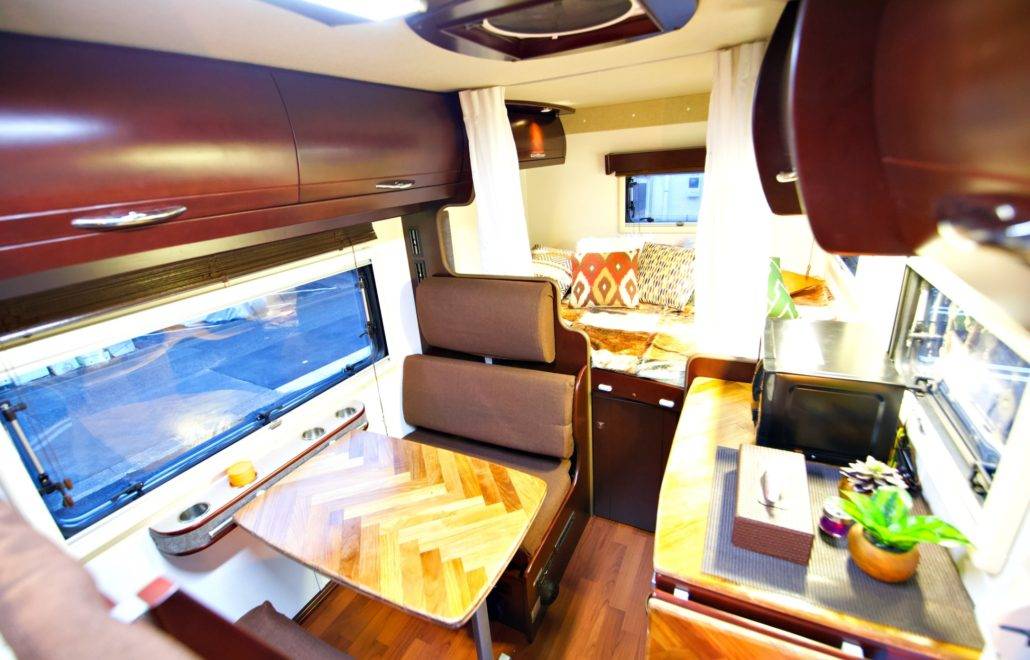 【Osaka】Japan 6ppl RV Caravan 24 hours Rental Experience(JOSN)