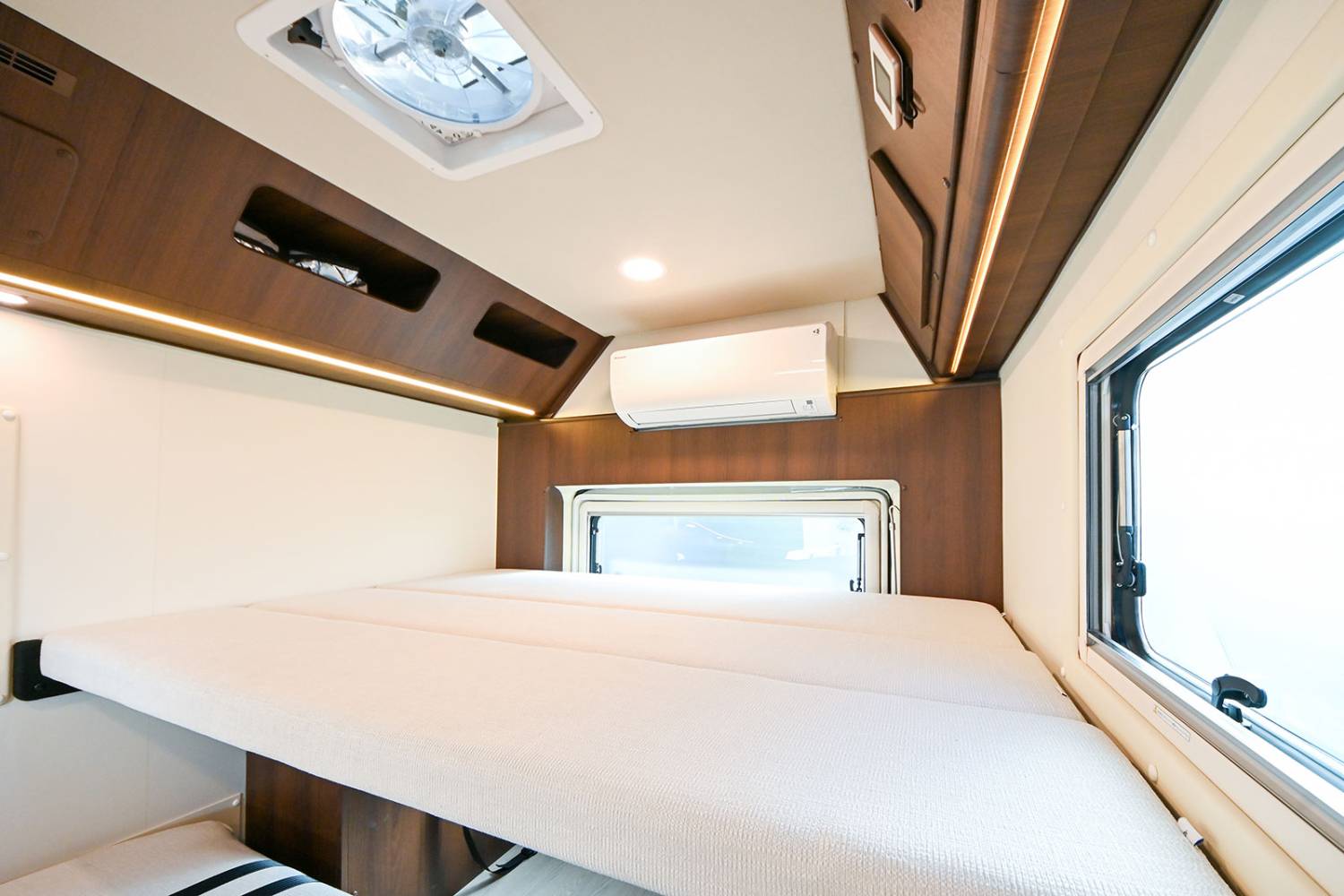 【Osaka】Japan Kansai Caravan RV Road Trip Experience (C-Robinson AI)