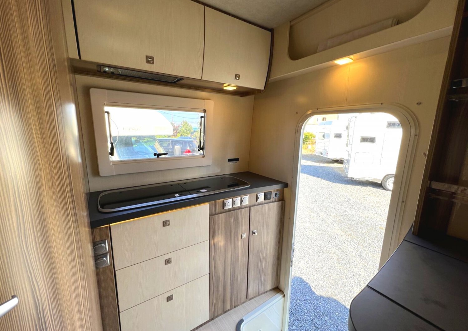 【Narita Airport】Japan Tokyo 5ppl RV Caravan 48 hours Flight & Drive Package (VT5)