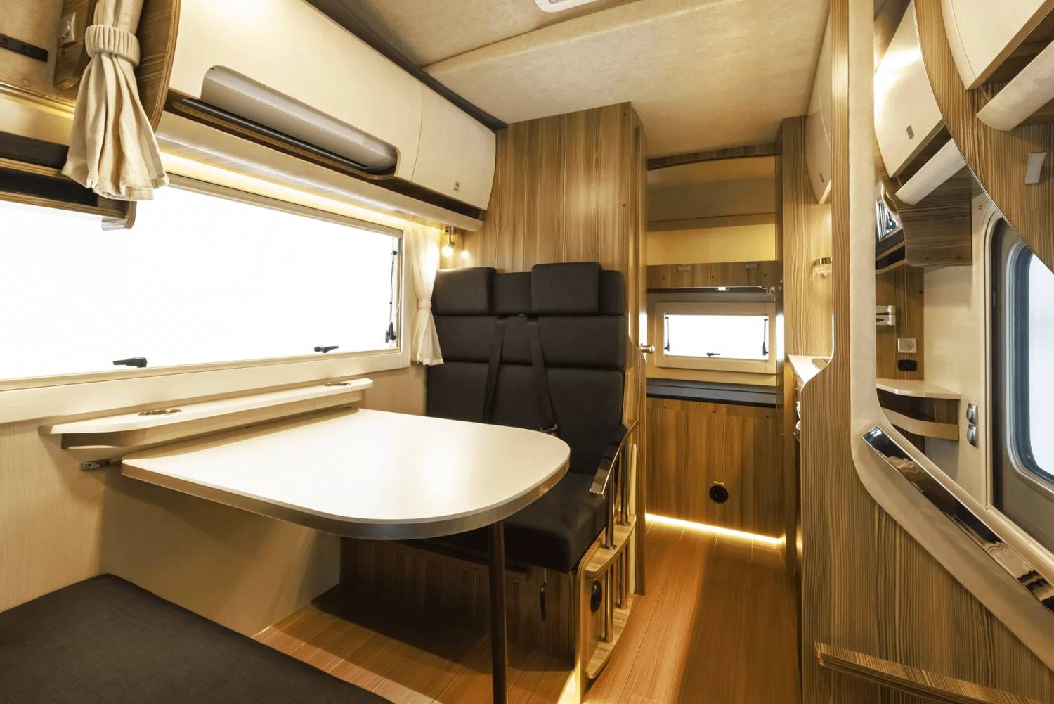 【Narita Airport】Japan Tokyo Caravan 24 hours Rental Experience(VT-ZiL 520)