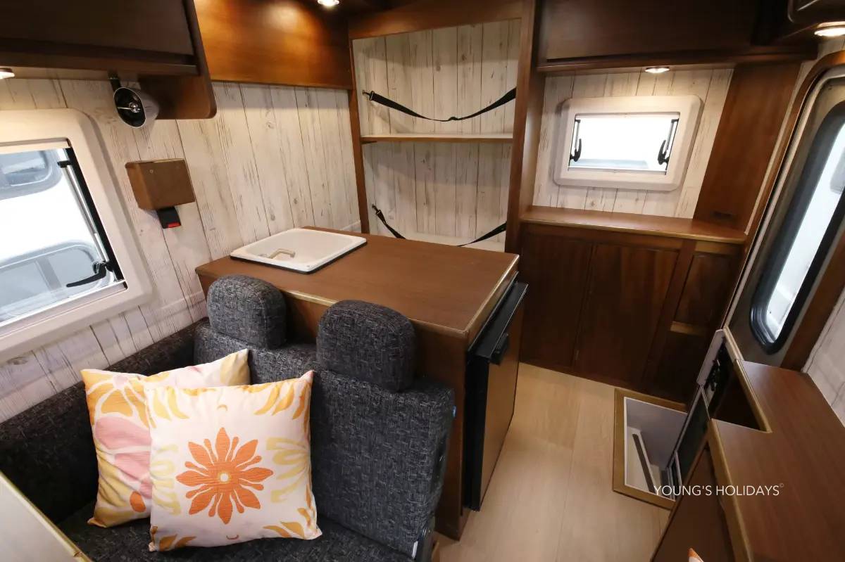 【東京】六人日本露營車24小時租用體驗(JTM-Grace)