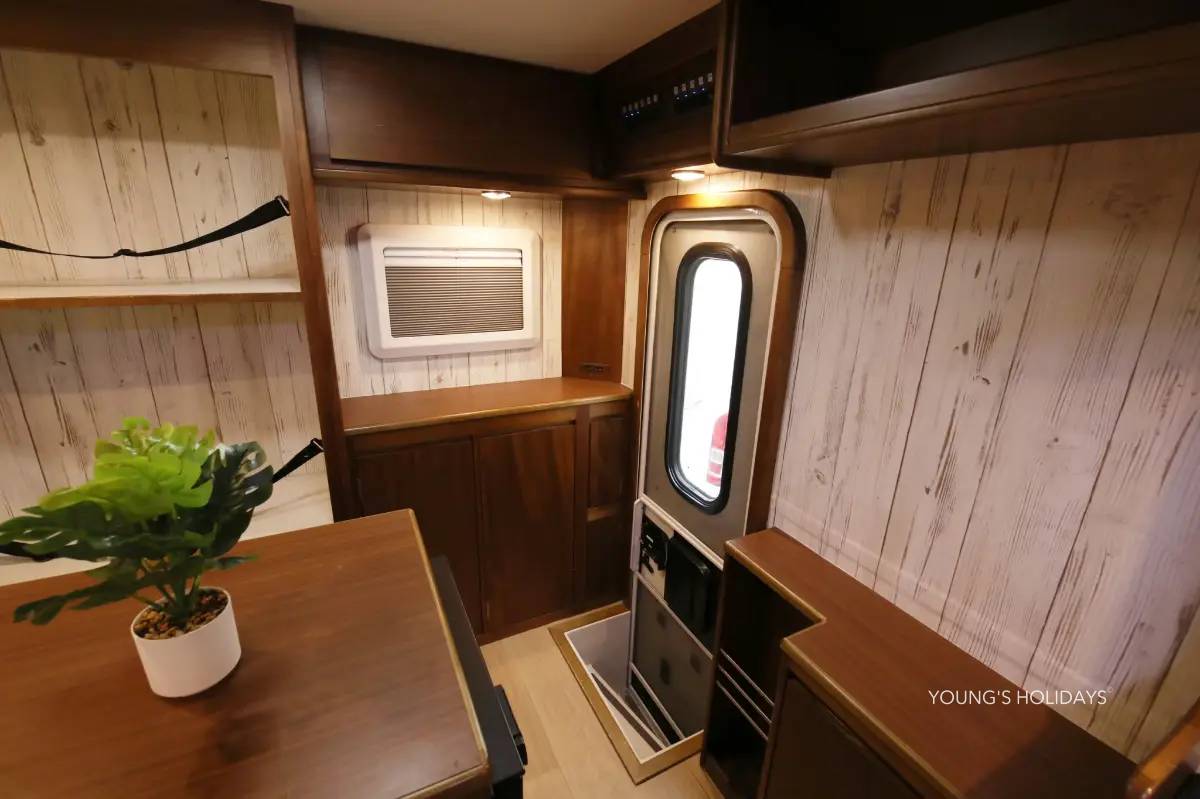 【東京】六人日本露營車24小時租用體驗(JTM-Grace)