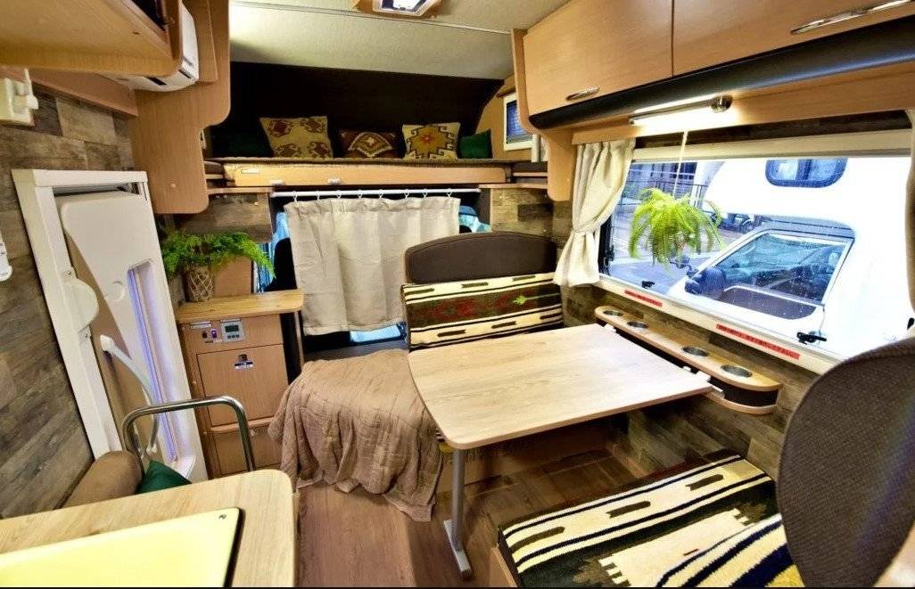 【東京】六人日本露營車24小時租用體驗(JTM-Roghouse)