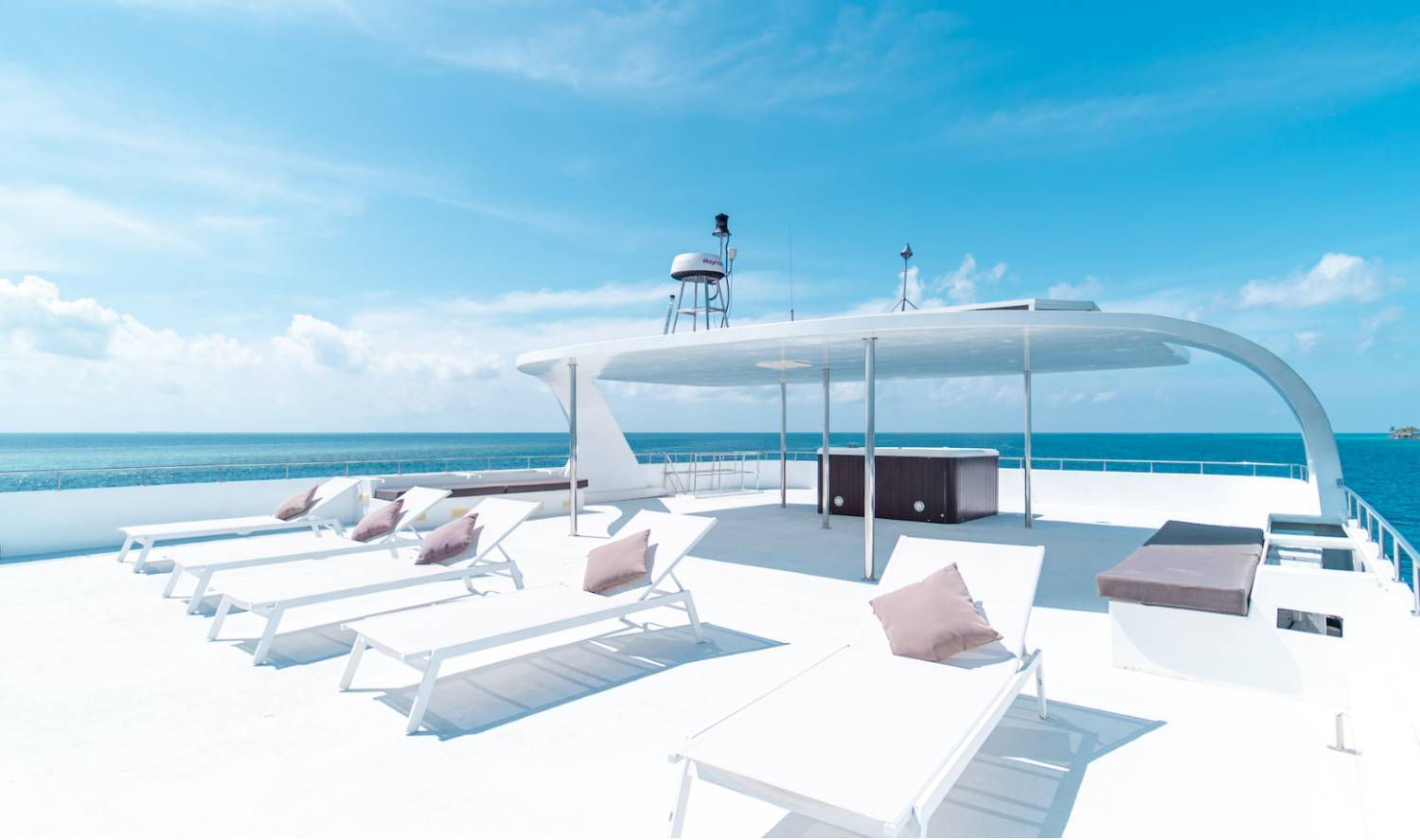 【Maldives】Maldives Liveaboard - Maldives Legend Sea Pleasure 豪華馬爾代夫船潛套票 5日/ 8日