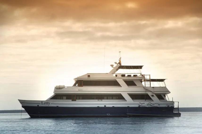 【Ecuador】Liveaboard- Letty Yacht Diving Package