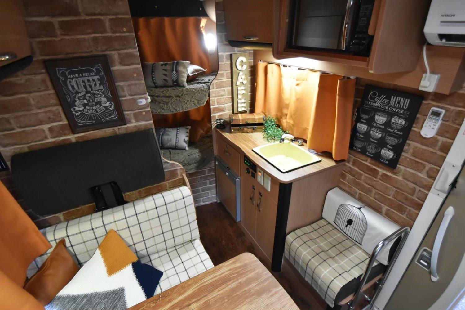 【Hokkaido】Japan 6ppl RV Caravan 24 hours Rental Experience(JSMC)