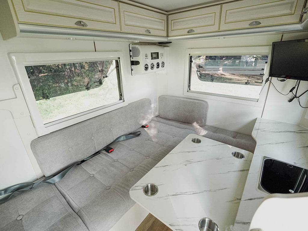 【New Chitose Airport】Japan Hokkaido RV Caravan Rental Experience(DS-Happy1)