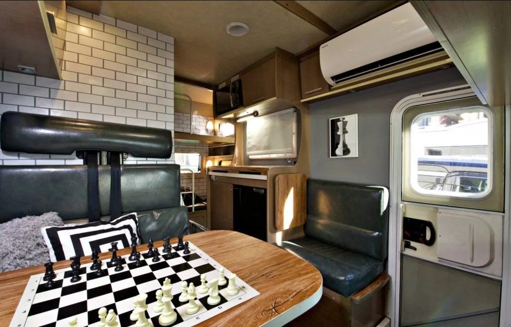 【Tokyo】Japan 6ppl RV Caravan 24 hours Rental Experience(JTM-Fortuna-j)