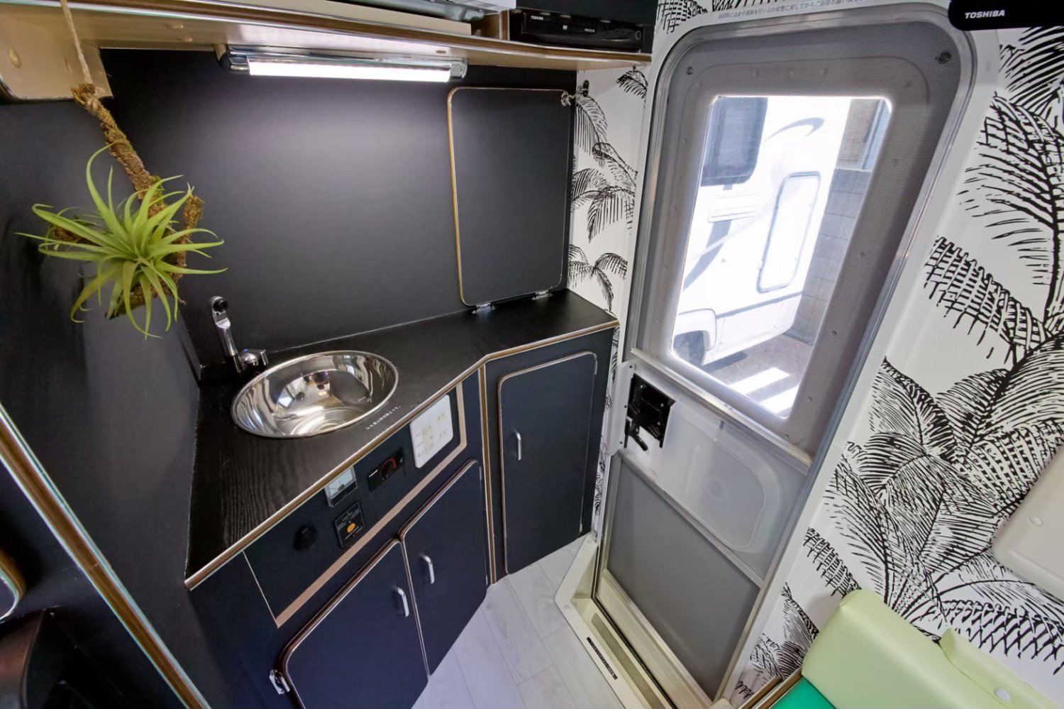 【Osaka】Japan 5ppl RV Caravan 24 hours Rental Experience(JOSN)