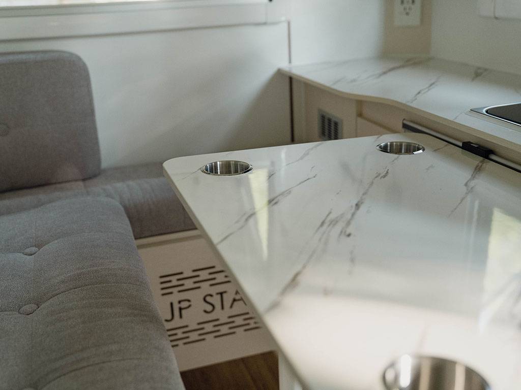 【New Chitose Airport】Japan Hokkaido RV Caravan Rental Experience(DS-Happy1)