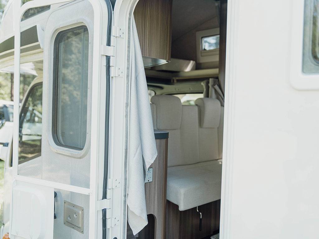 【New Chitose Airport】Japan Hokkaido RV Caravan Rental Experience(DS-ZIl Nobel)