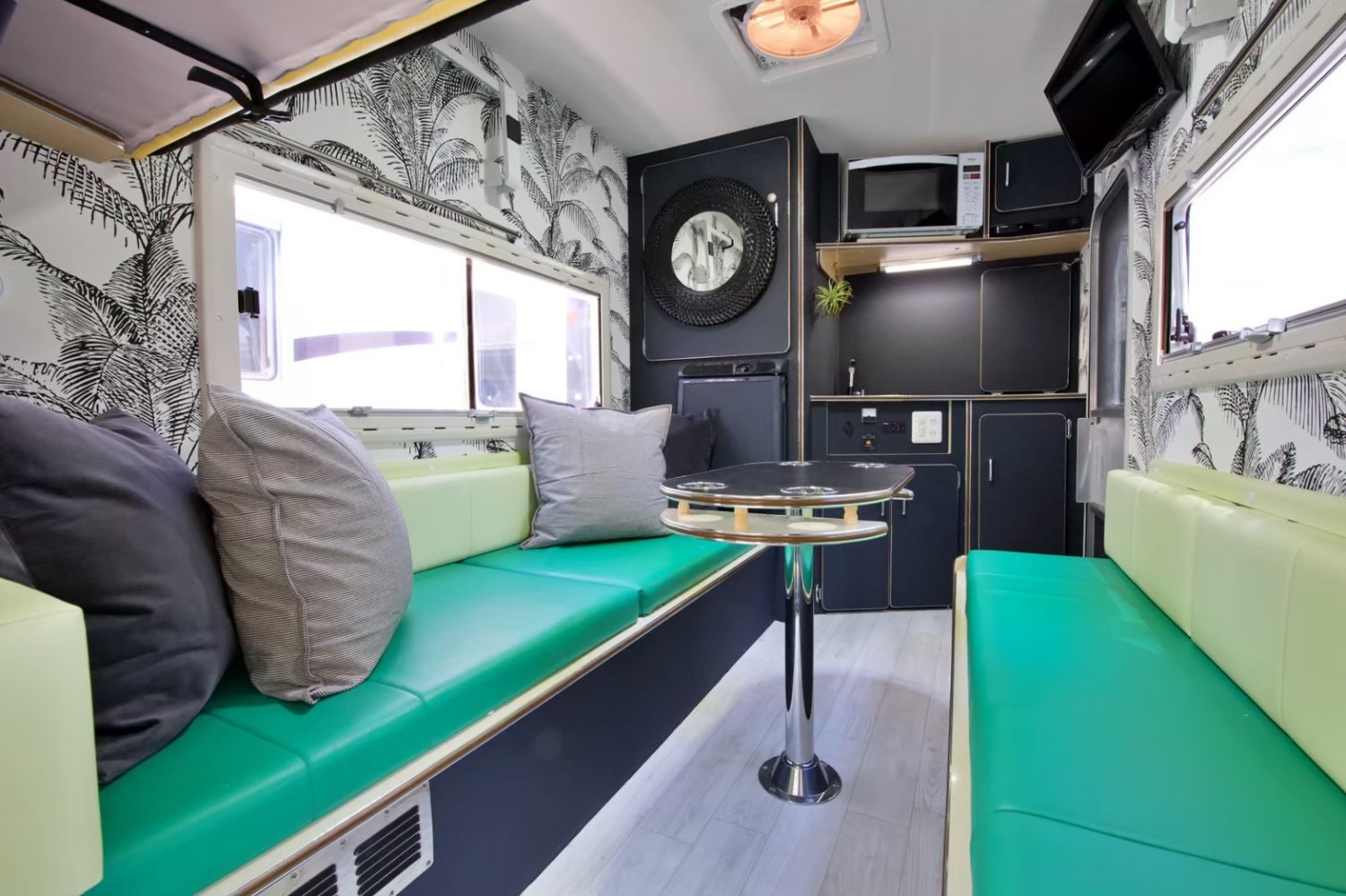 【Osaka】Japan 5ppl RV Caravan 24 hours Rental Experience(JOSN)