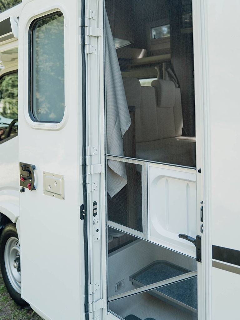 【New Chitose Airport】Japan Hokkaido RV Caravan Rental Experience(DS-ZIl Nobel)