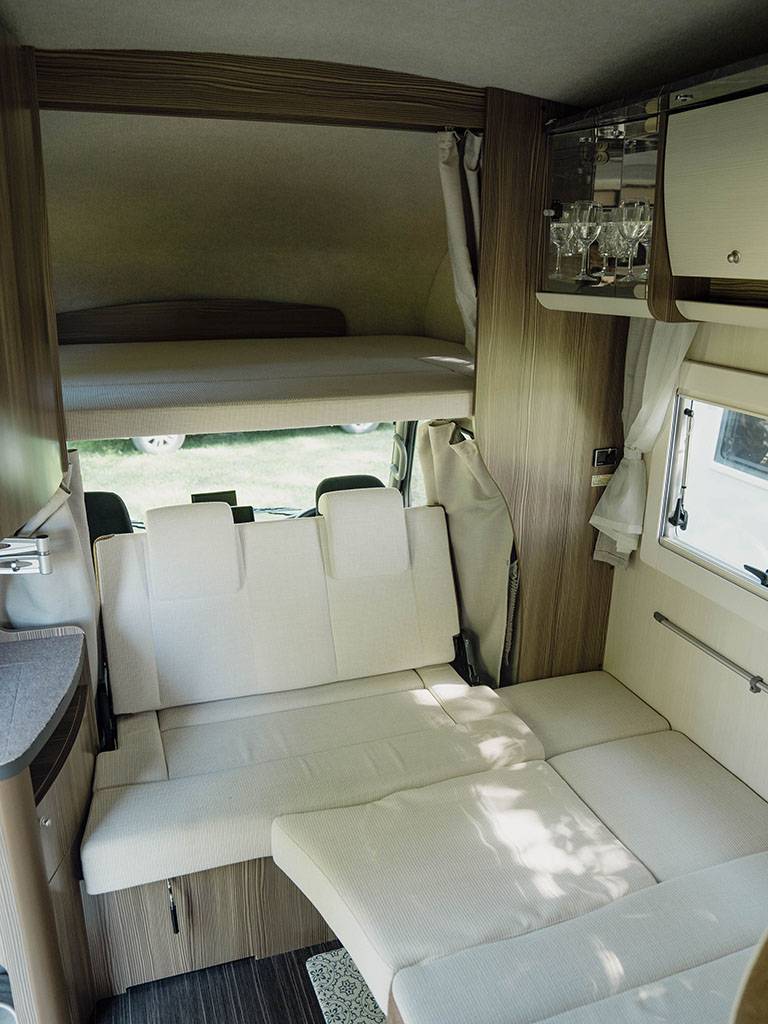 【New Chitose Airport】Japan Hokkaido RV Caravan Rental Experience(DS-ZIl Nobel)