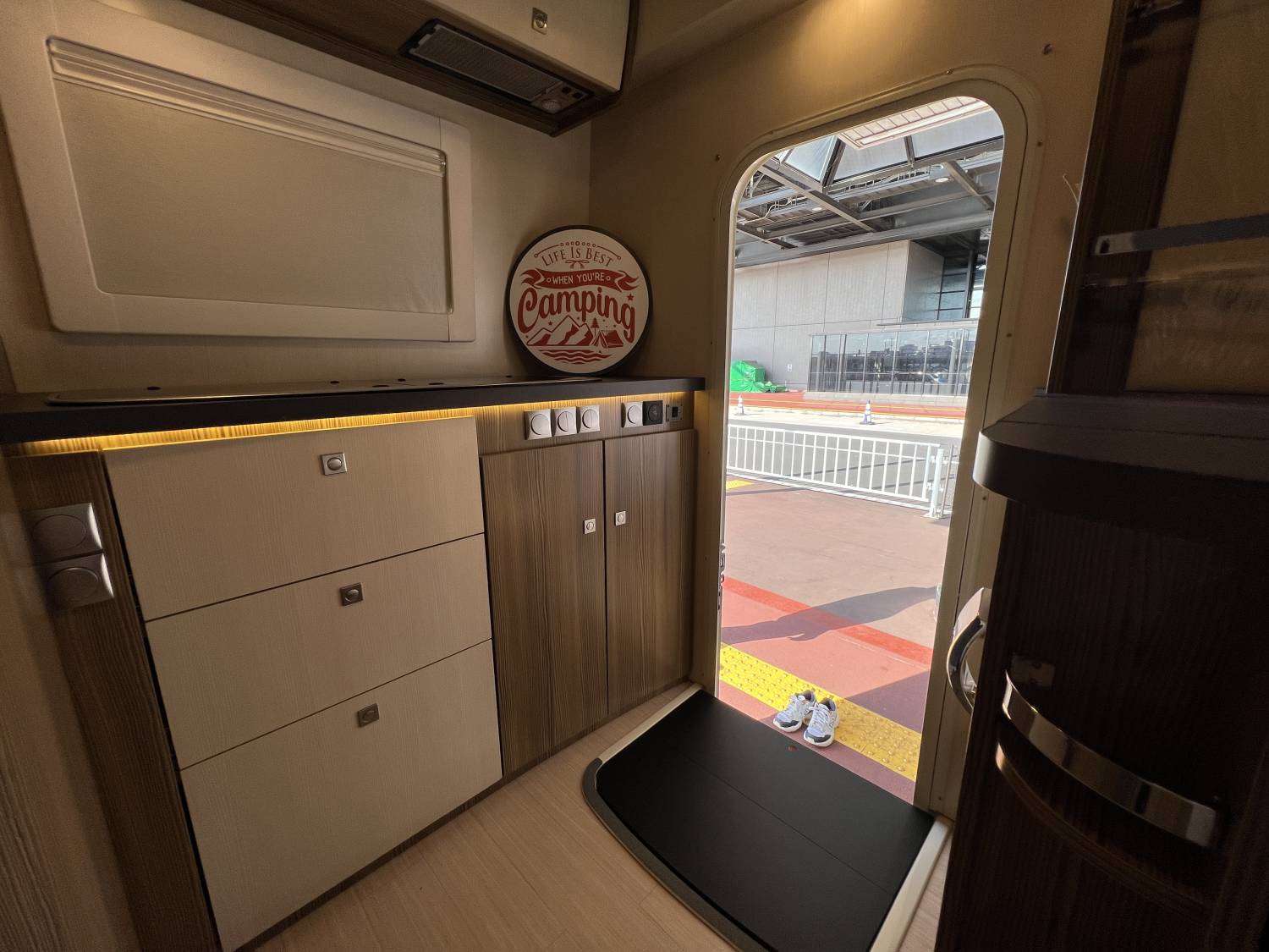 【Narita Airport】Japan Tokyo Caravan 24 hours Rental Experience(VT-ZiL5)