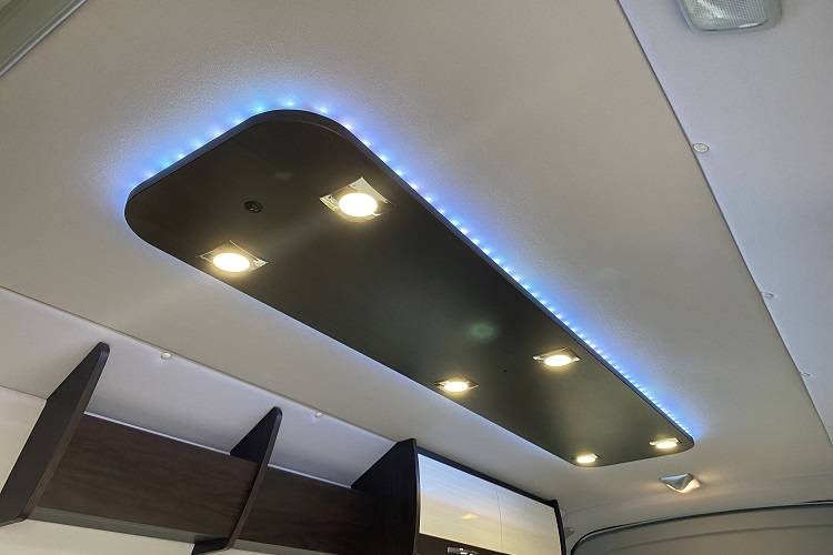 【Tokyo】Japan Kanto Caravan Rental Experience (C-Robinson V95)