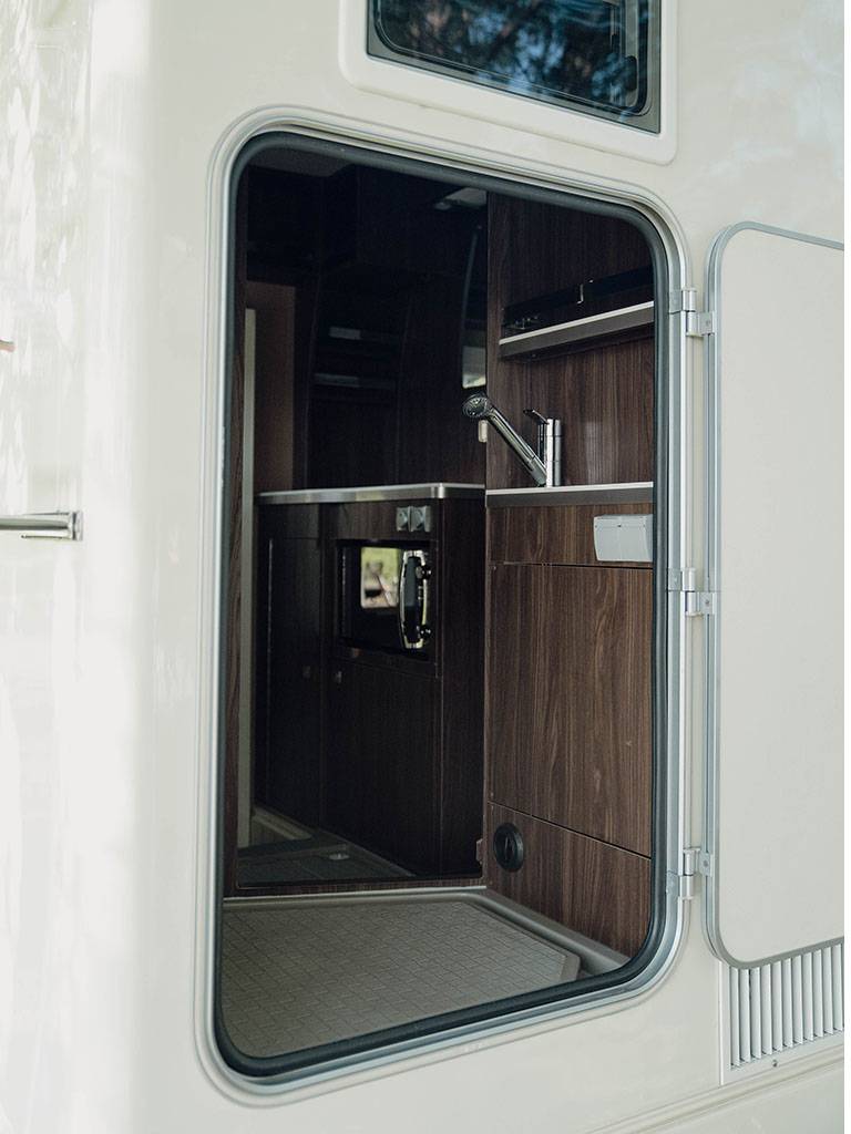 【New Chitose Airport】Japan Hokkaido RV Caravan Rental Experience(DS-Corde Leaves)