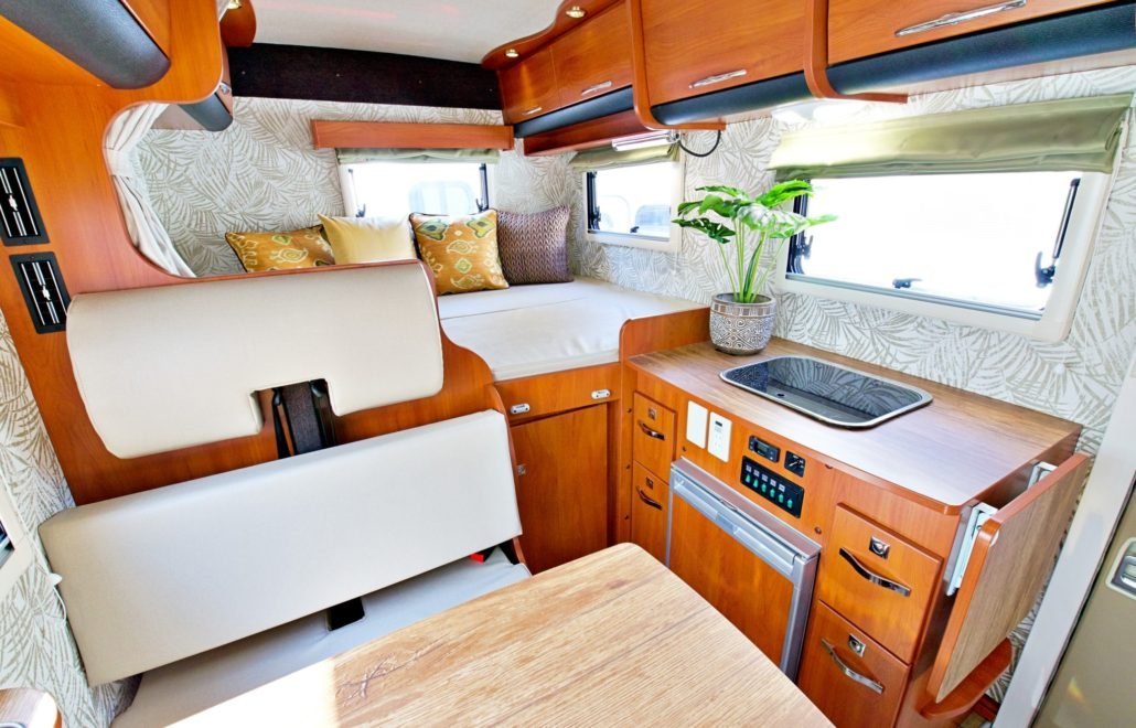 【Tokyo】Japan 6ppl RV Caravan 24 hours Rental Experience(JTMC2)