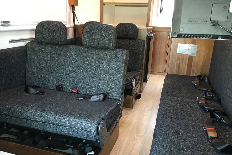 【New Chitose Airport】Japan Hokkaido Caravan Rantal Experience (C-Robinson 106)