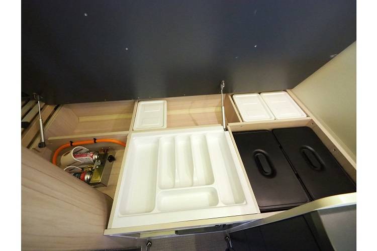 【大阪】六人日本露營車自駕遊租用體驗(C-52SP)