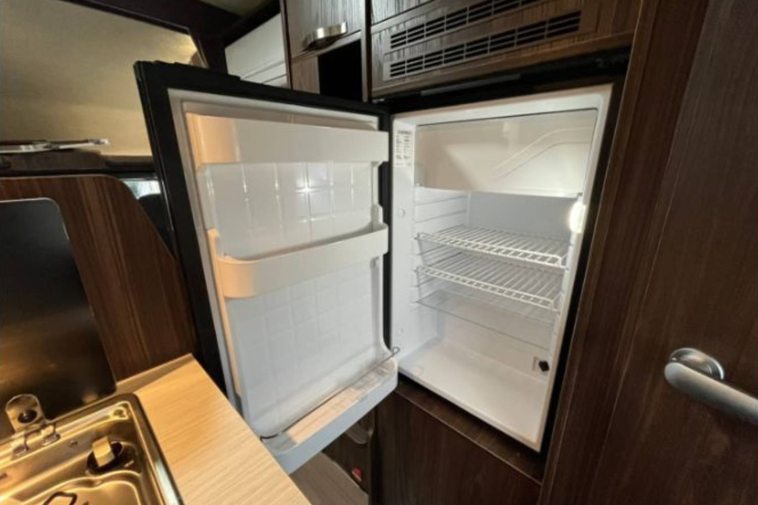 【Tokyo】Japan Kanto Rental Caravan RV Road Trip Experience (Robinson L66)