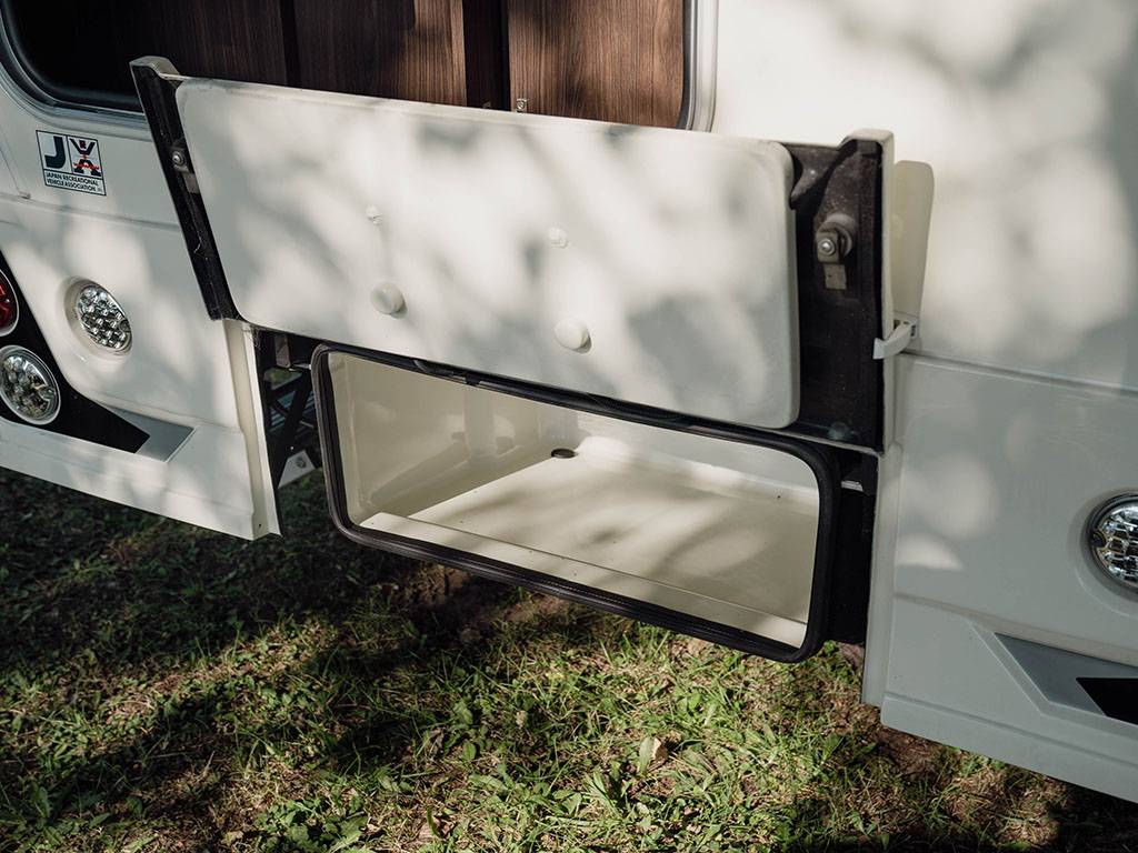 【New Chitose Airport】Japan Hokkaido RV Caravan Rental Experience(DS-Corde Leaves)