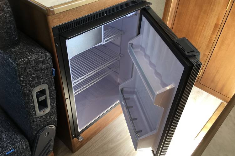 【New Chitose Airport】Japan Hokkaido Caravan Rantal Experience (C-Robinson 106)