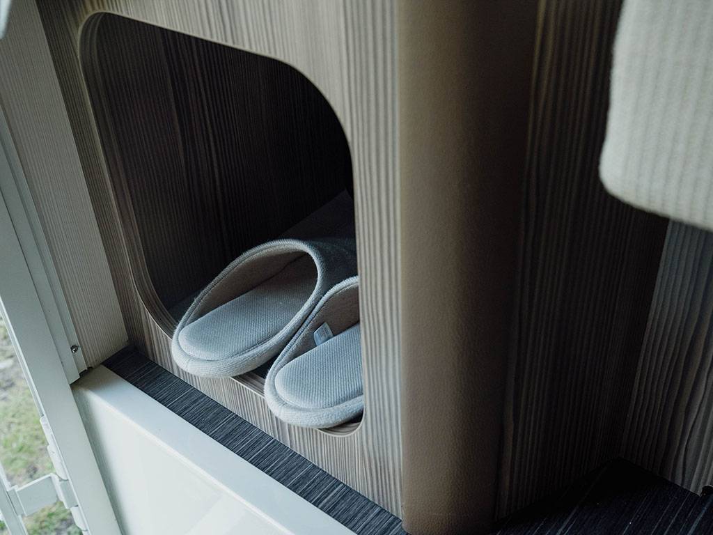 【New Chitose Airport】Japan Hokkaido RV Caravan Rental Experience(DS-ZIl Nobel)