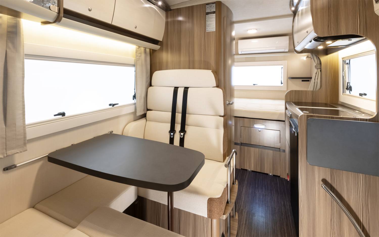 【Narita Airport】Japan Tokyo Caravan 24 hours Rental Experience(VT-ZiL Noble)