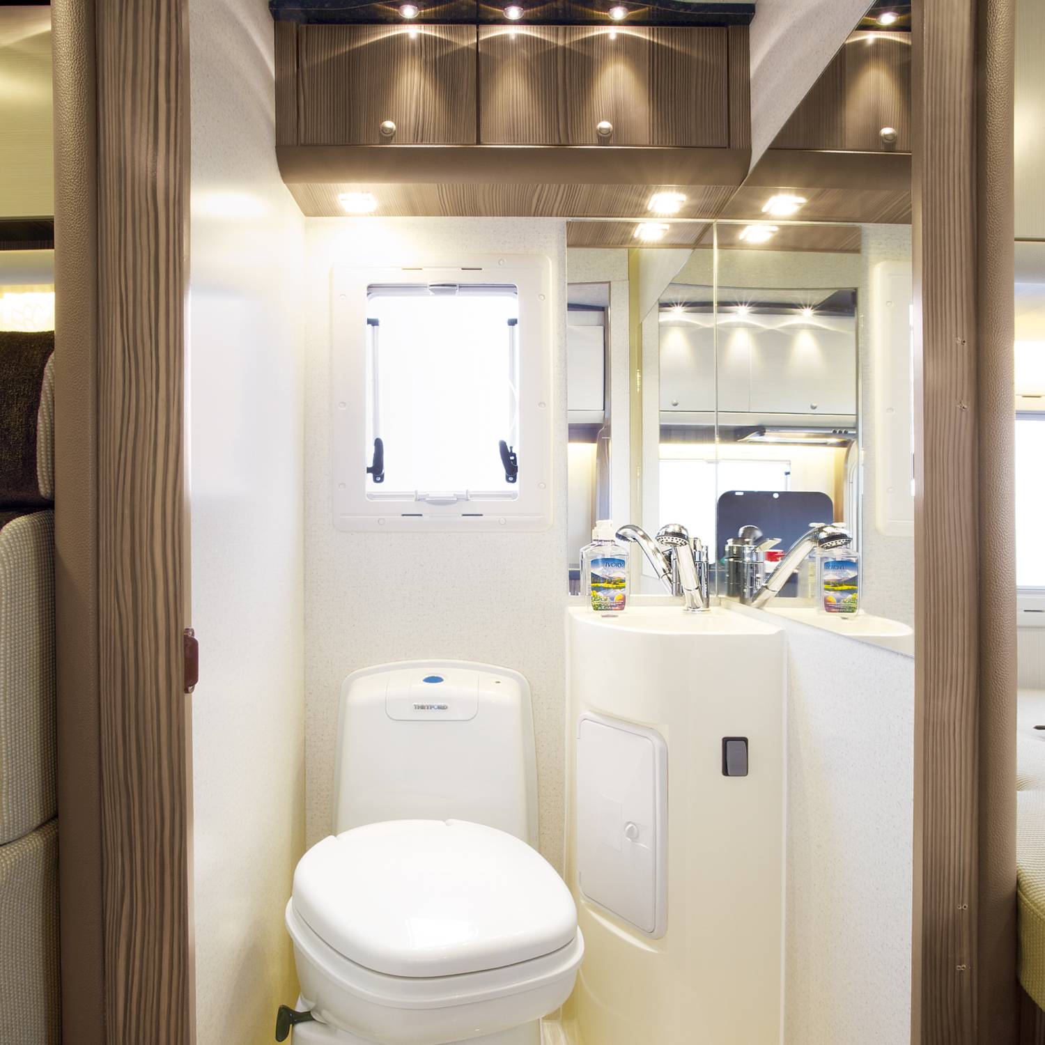 【Narita Airport】Japan Tokyo Caravan 24 hours Rental Experience(VT-ZiL Noble)