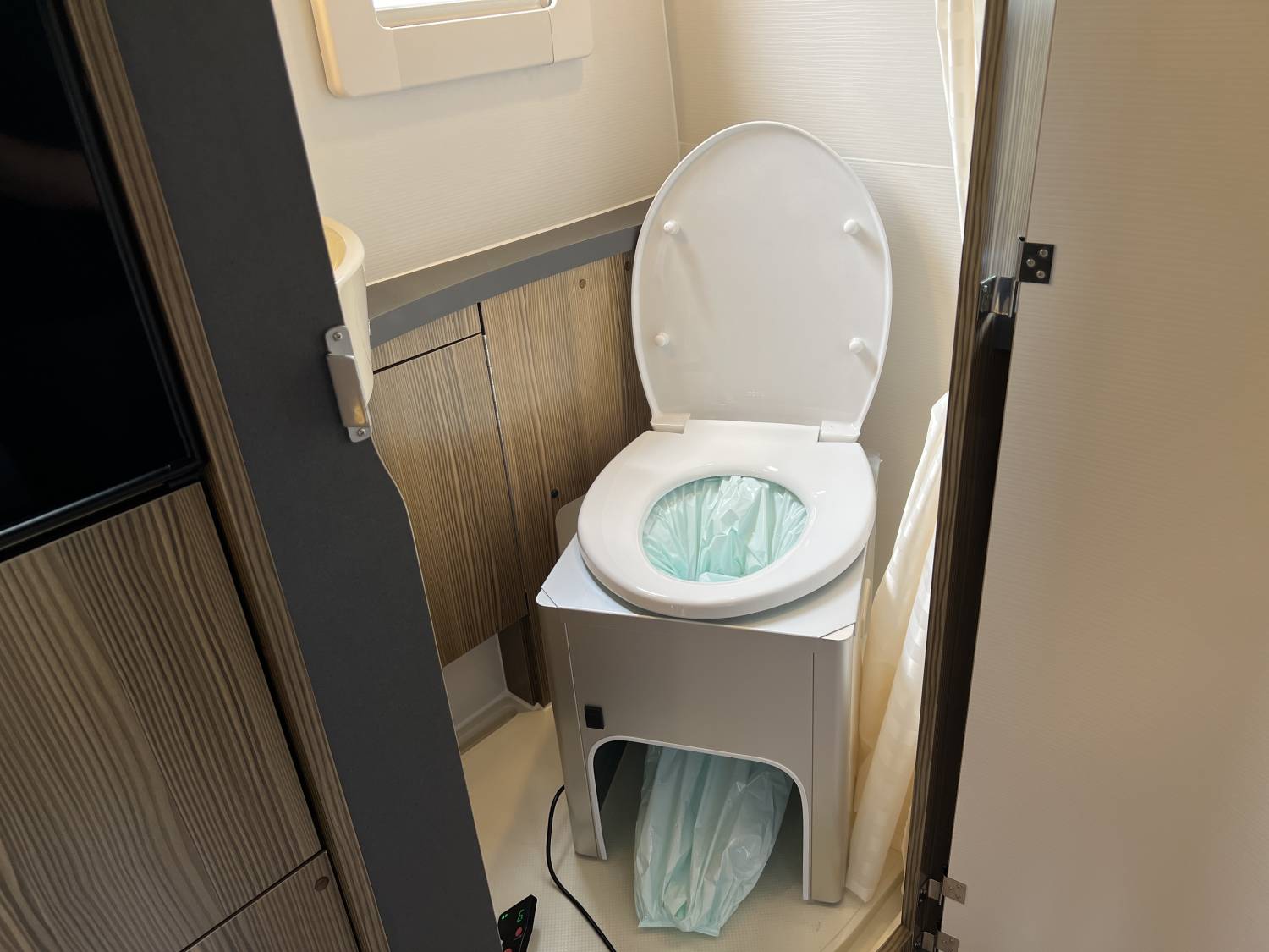 【Narita Airport】Japan Tokyo Caravan 24 hours Rental Experience(VT-ZiL5)